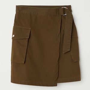 Short Cargo Skirt